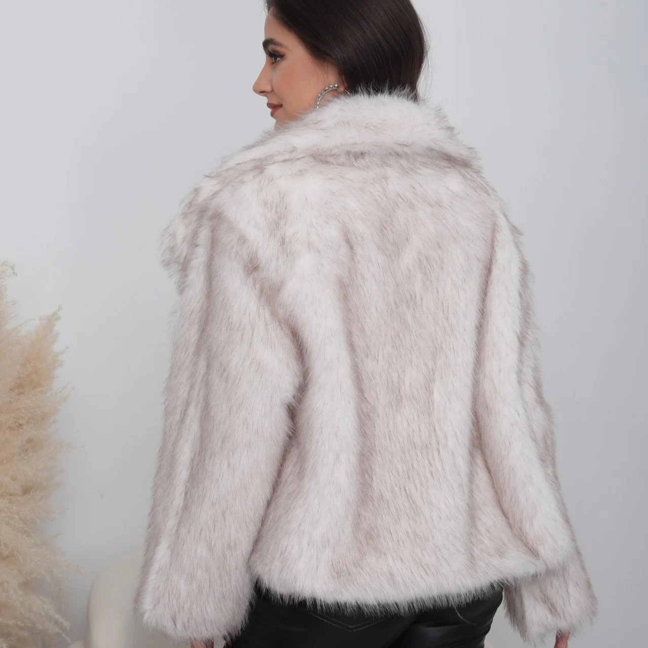 K007- Veste courte fausse fourrure