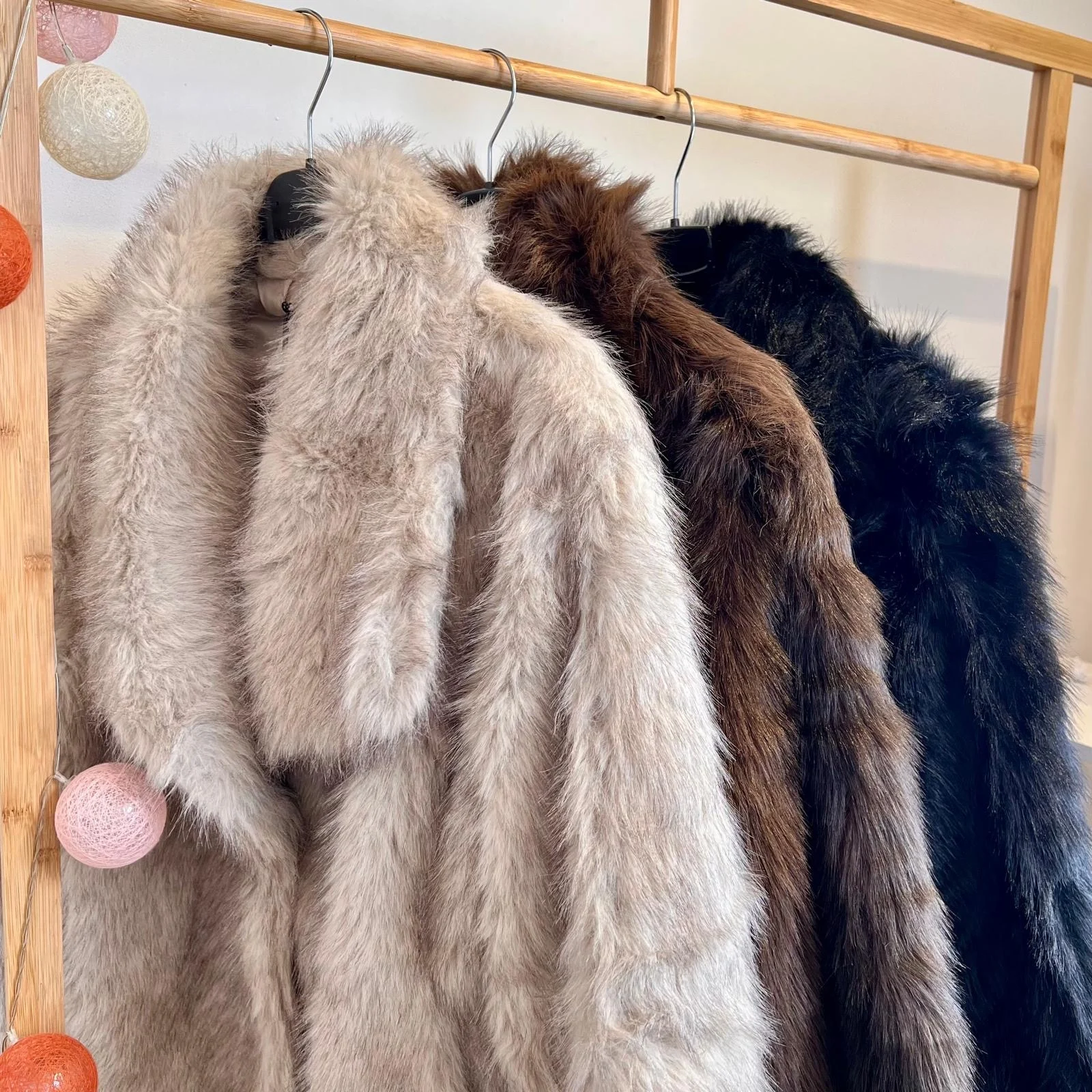 K007- Veste courte fausse fourrure