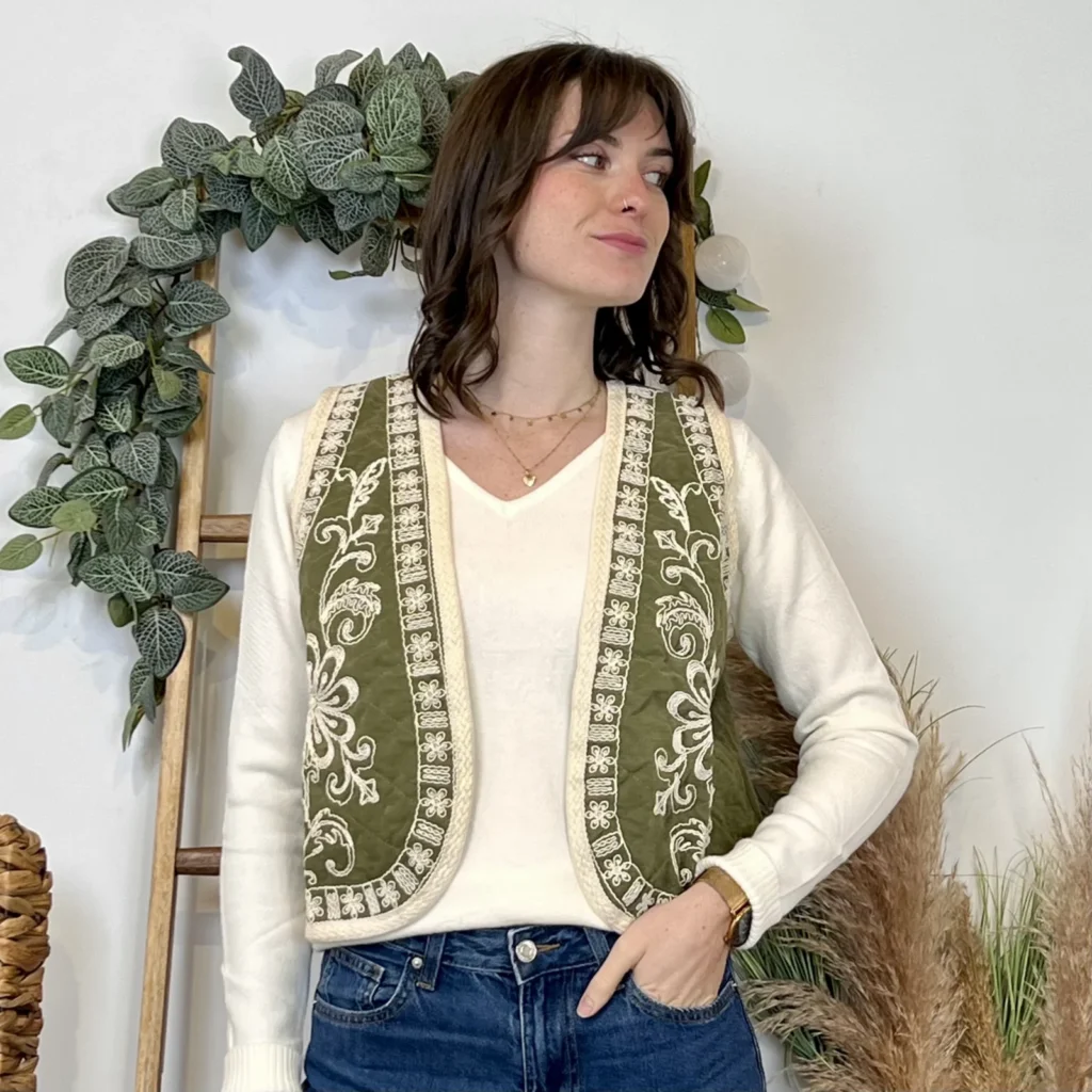 K001- Gilet court sans manches brodé - kaki - 38