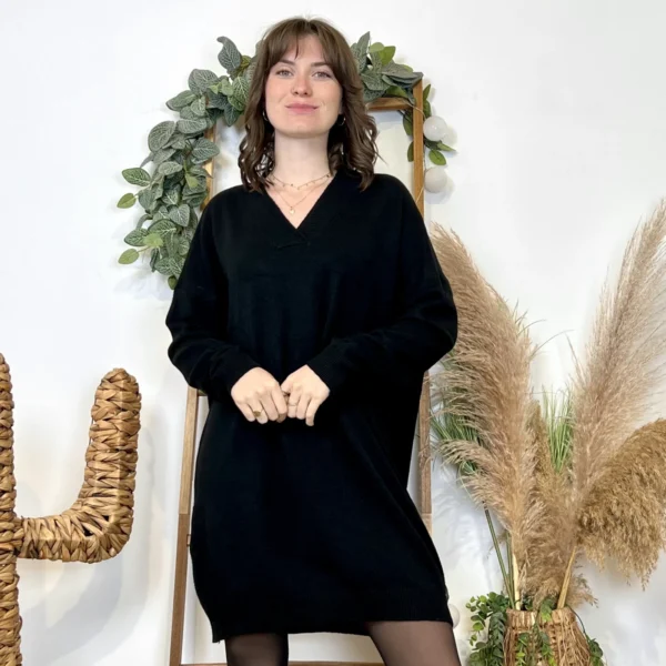 K010- Robe pull col V - noir - taille-unique