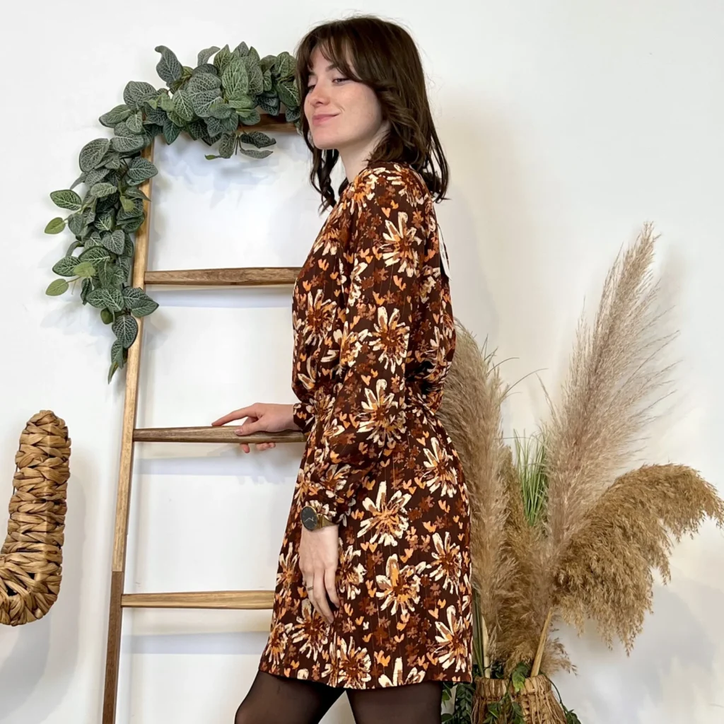 J949 - Robe fleurie (T36-42) - marron - 38