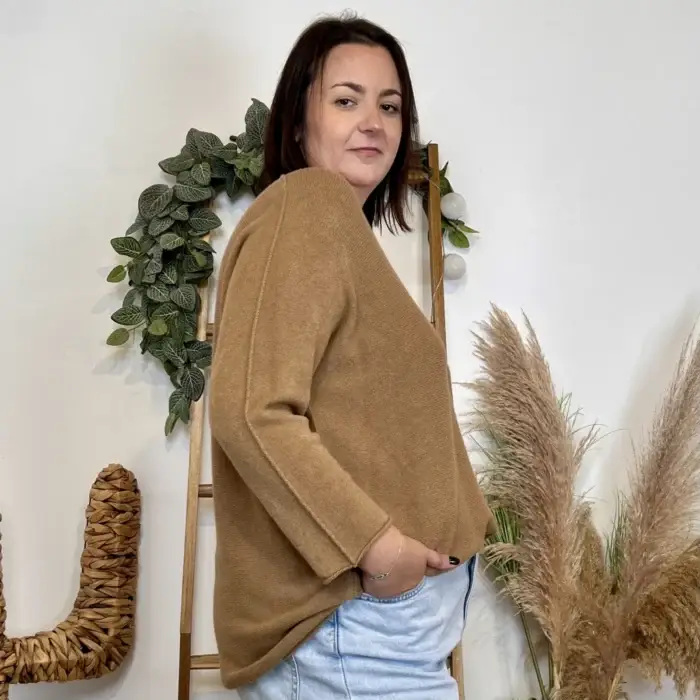 Pull femme oversize col V « Jolies Formes » - camel - taille-unique-grande-taille