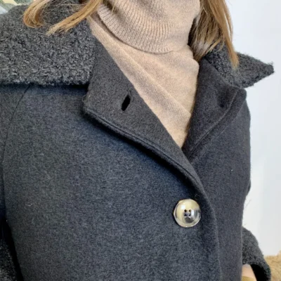 J946 - Manteau bouclettes (TU) - noir - taille-unique