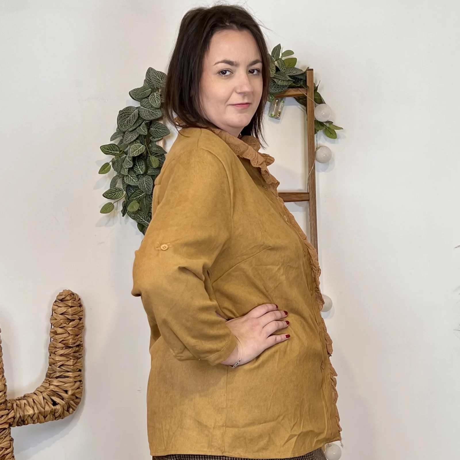 J980 - Chemise à volants (T44-T52) - camel - 52