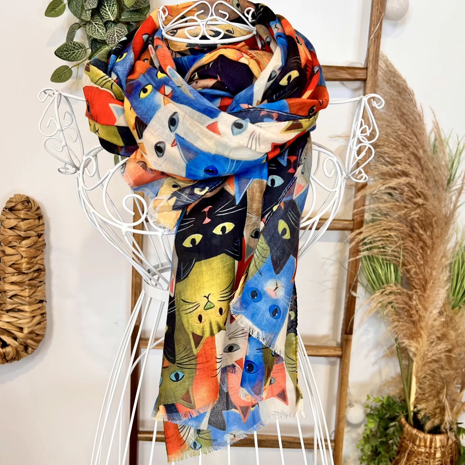 Y590 - Foulard imprimé têtes de chats