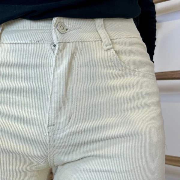 W129- Jean Droite Voggo (T36-T44) - ecru - 44