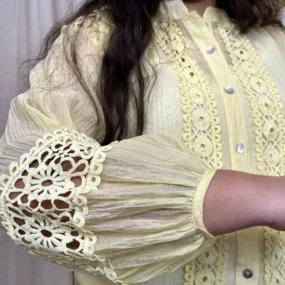 I803 - Chemisier en dentelle (TU) - jaune - taille-unique