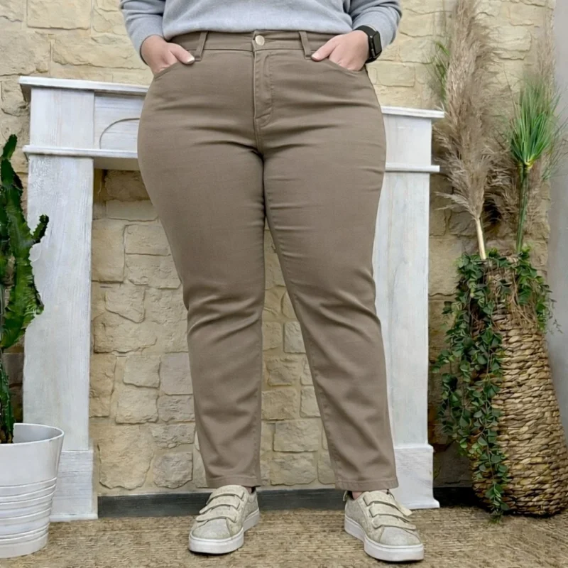 K819 – Jean Droit (T42-T50) - taupe - 50