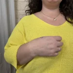 Pull femme maille douce col V oversize « Jolies Formes » - jaune - taille-unique-grande-taille