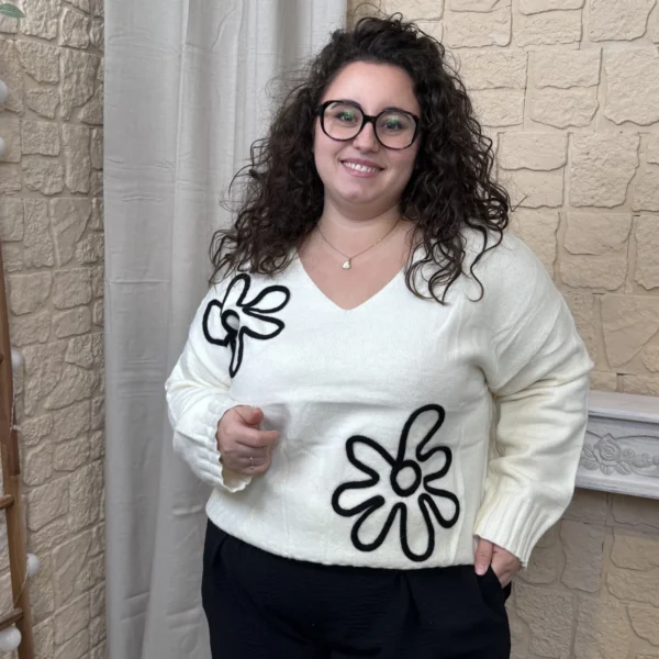 J787- Pull maille fleurs (T40- 48) - ecru - 48