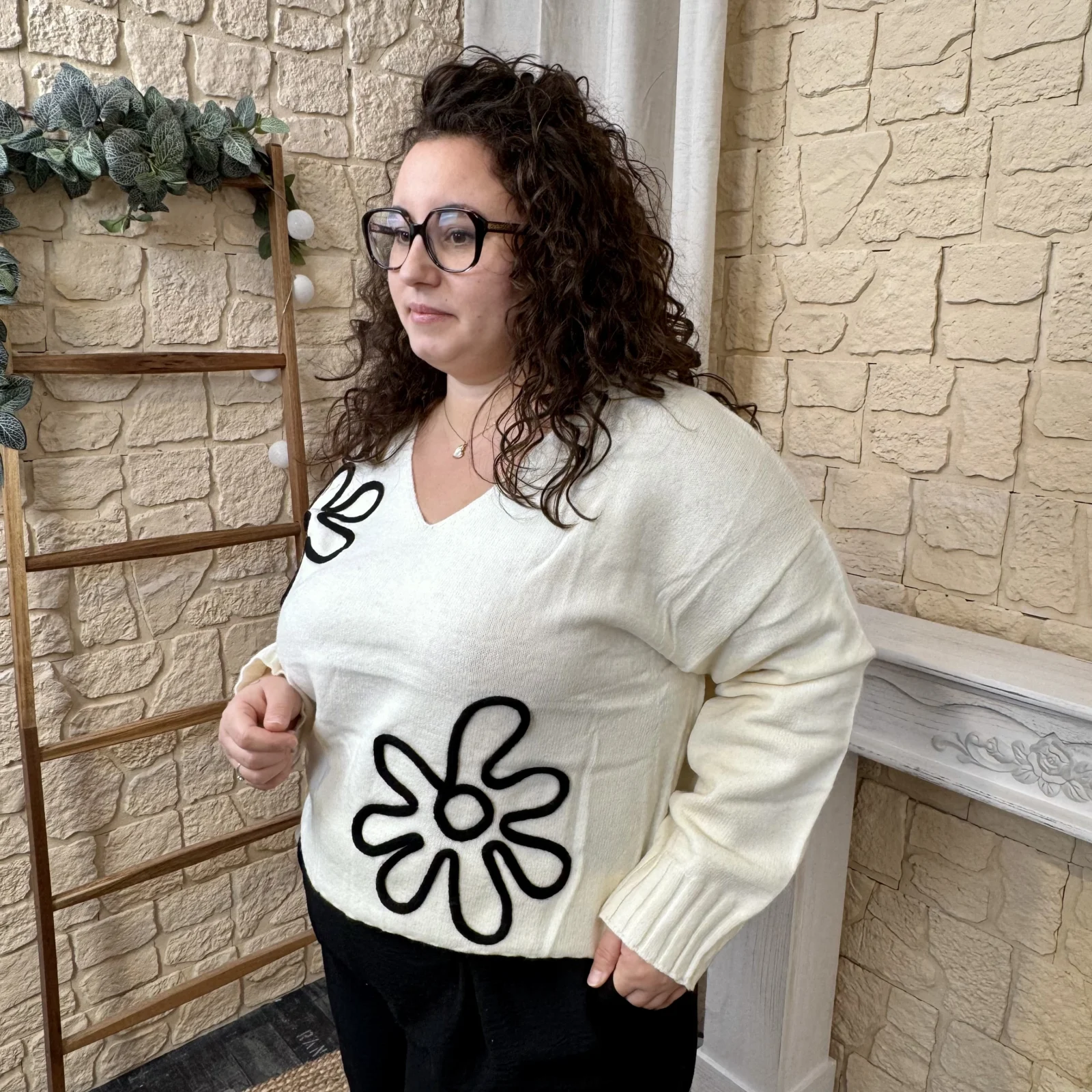 J787- Pull maille fleurs (T40- 48) - ecru - 48