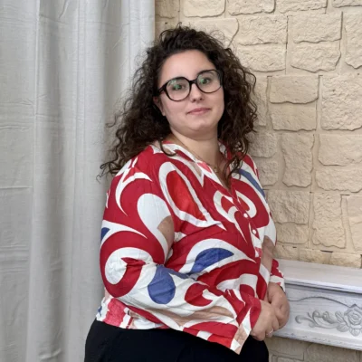 J789- Blouse graphique (T44-T52) - rouge - 52