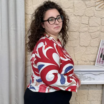 J789- Blouse graphique (T44-T52) - rouge - 52