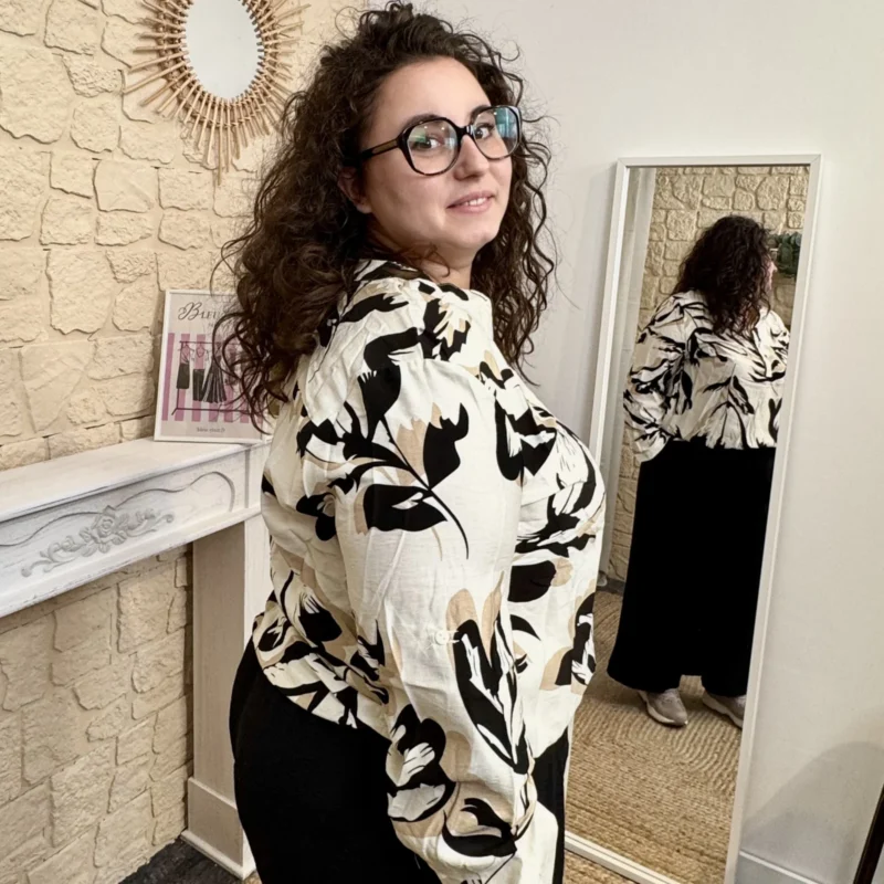 J806 - Blouse florale (T44-T52) - noir - 52