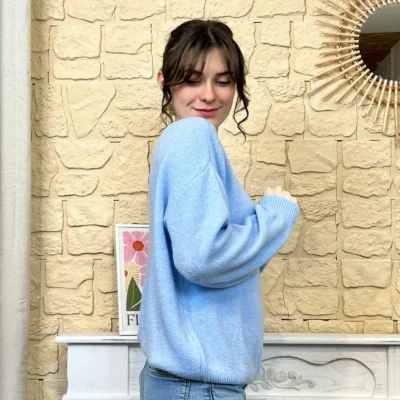 I776 - Pull col V en maille douce - bleu-ciel - taille-unique