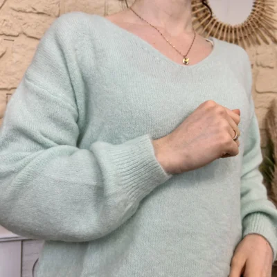 I776 - Pull col V en maille douce - vert-pale - taille-unique