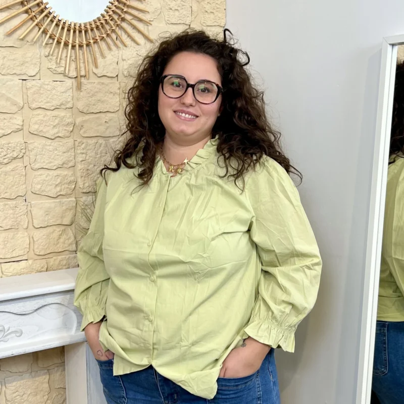 J726 - Blouse unie col volanté (T44-T52) - vert-anis - 52