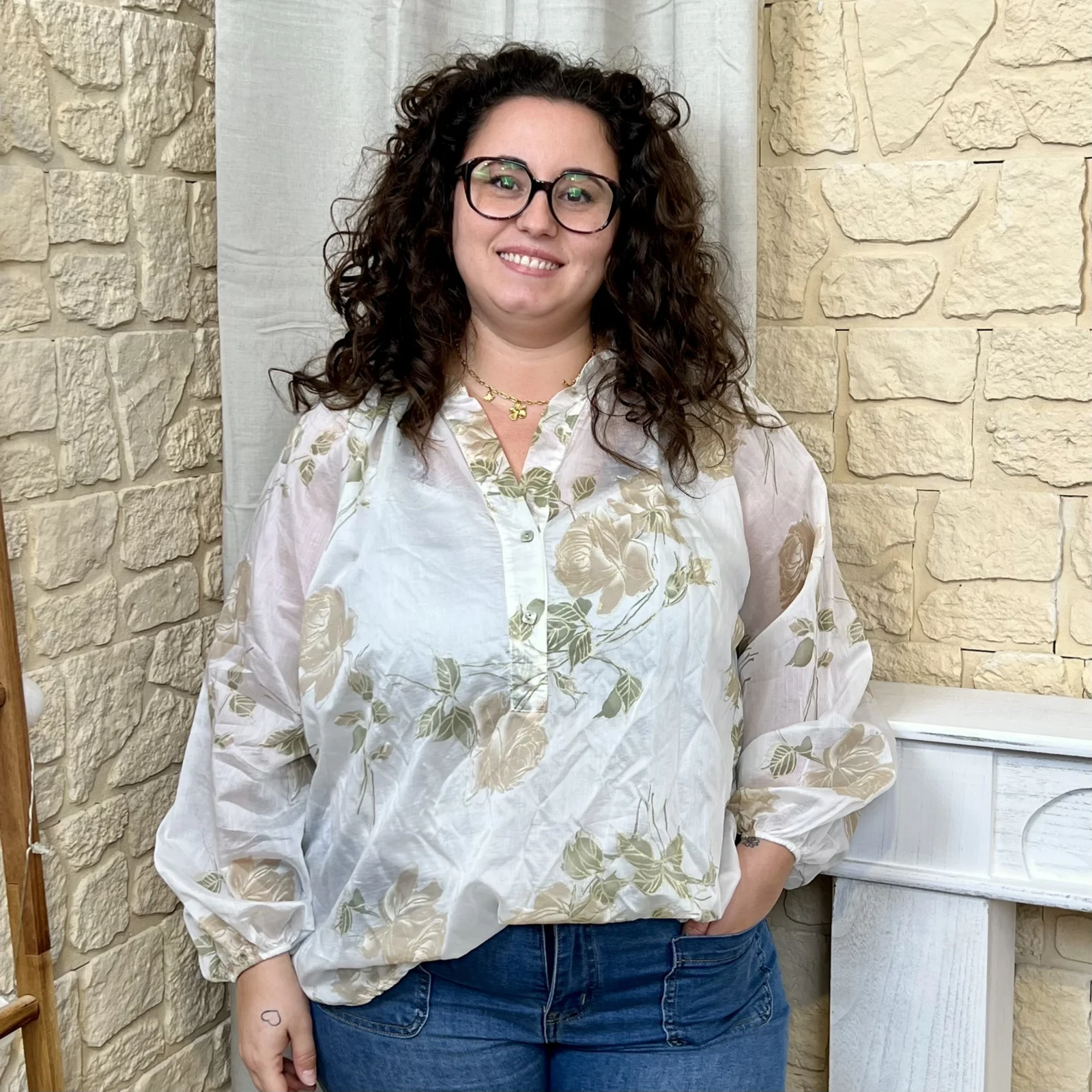 J740 - Blouse fleurie (GT) - ecru - taille-unique-grande-taille