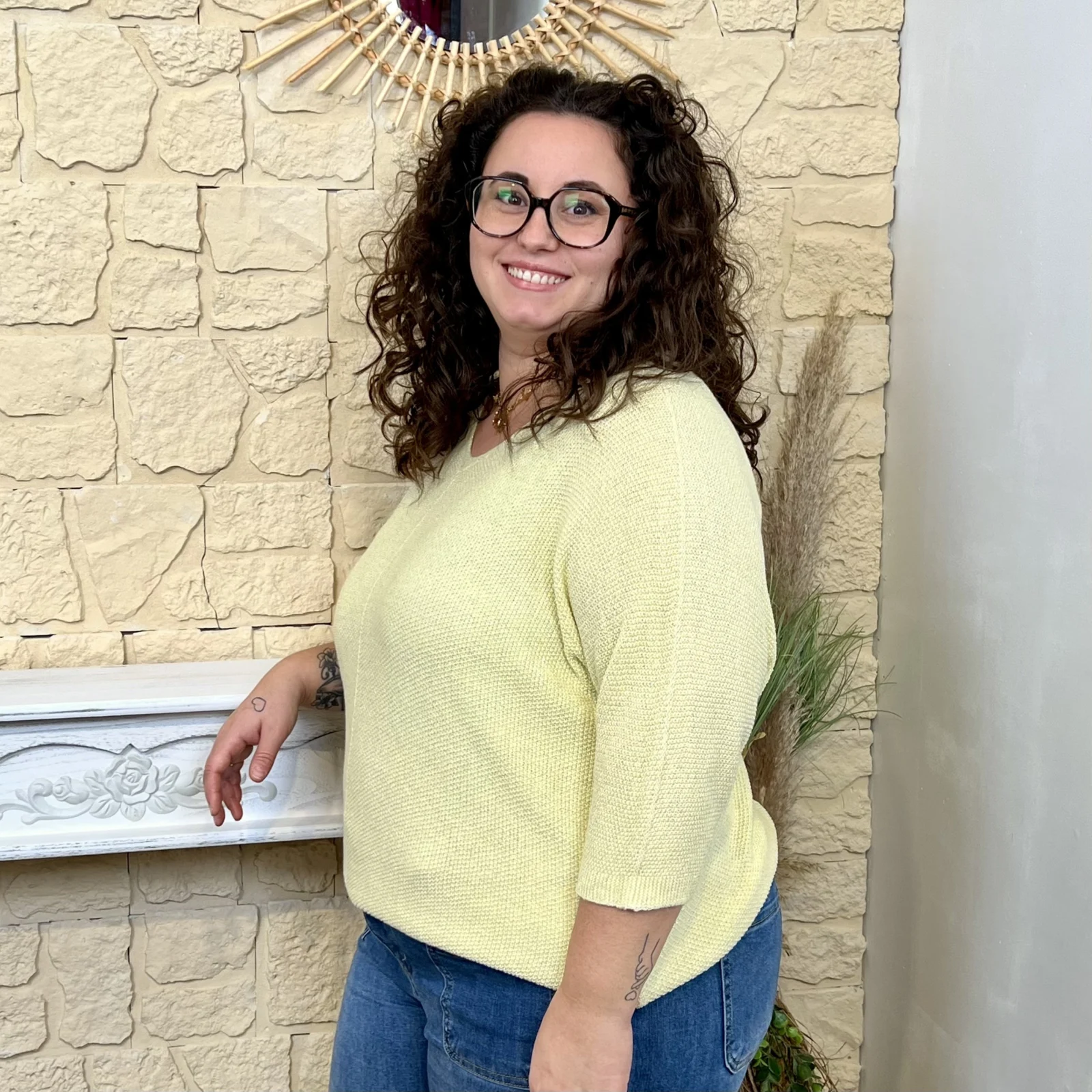 J762 - Pull uni (GT) - jaune - taille-unique-grande-taille