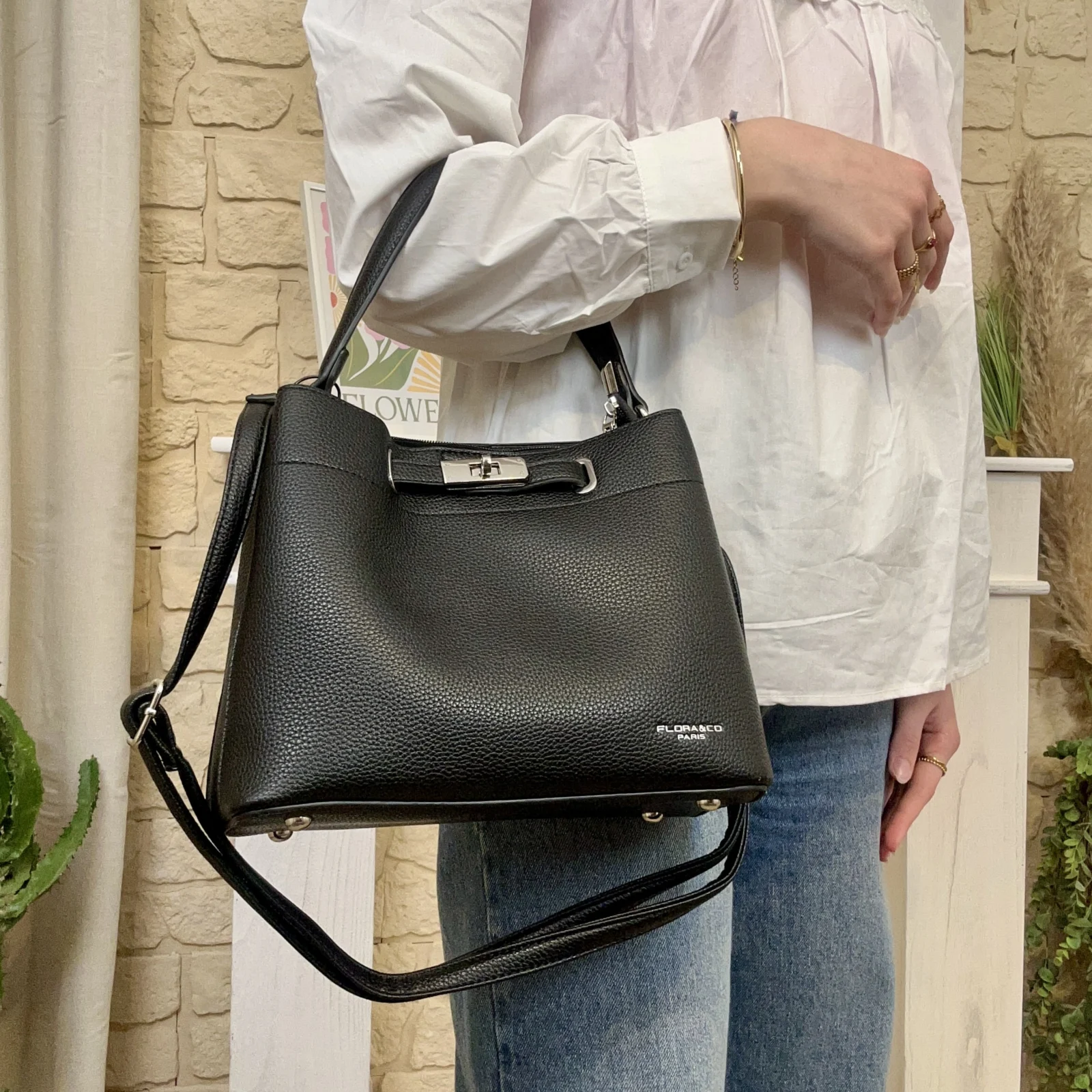 O979- Sac porté épaule Flora & Co - noir - sans-taille