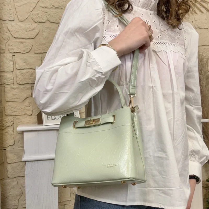 O976- Sac Médium porté épaule Flora & Co - vert-pale - sans-taille