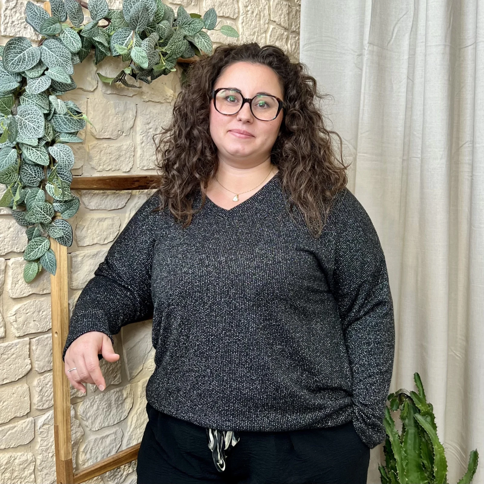 J748 - Pull uni (GT) - noir - taille-unique-grande-taille