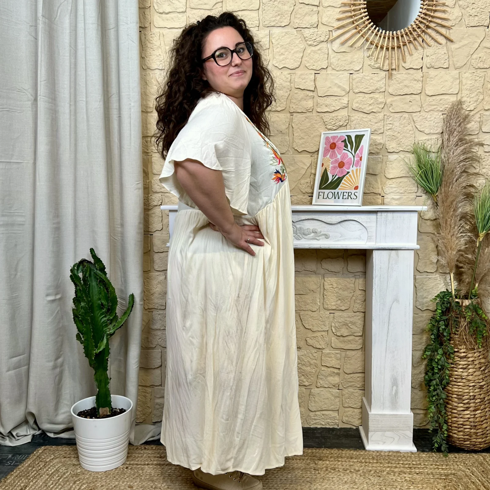 J723 - Robe longue broderies (T40-T48) - beige - 48