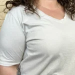 T-shirt femme col V « Jolies Formes » - beige - taille-unique-grande-taille