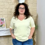 T-shirt femme col V « Jolies Formes » - jaune - taille-unique-grande-taille