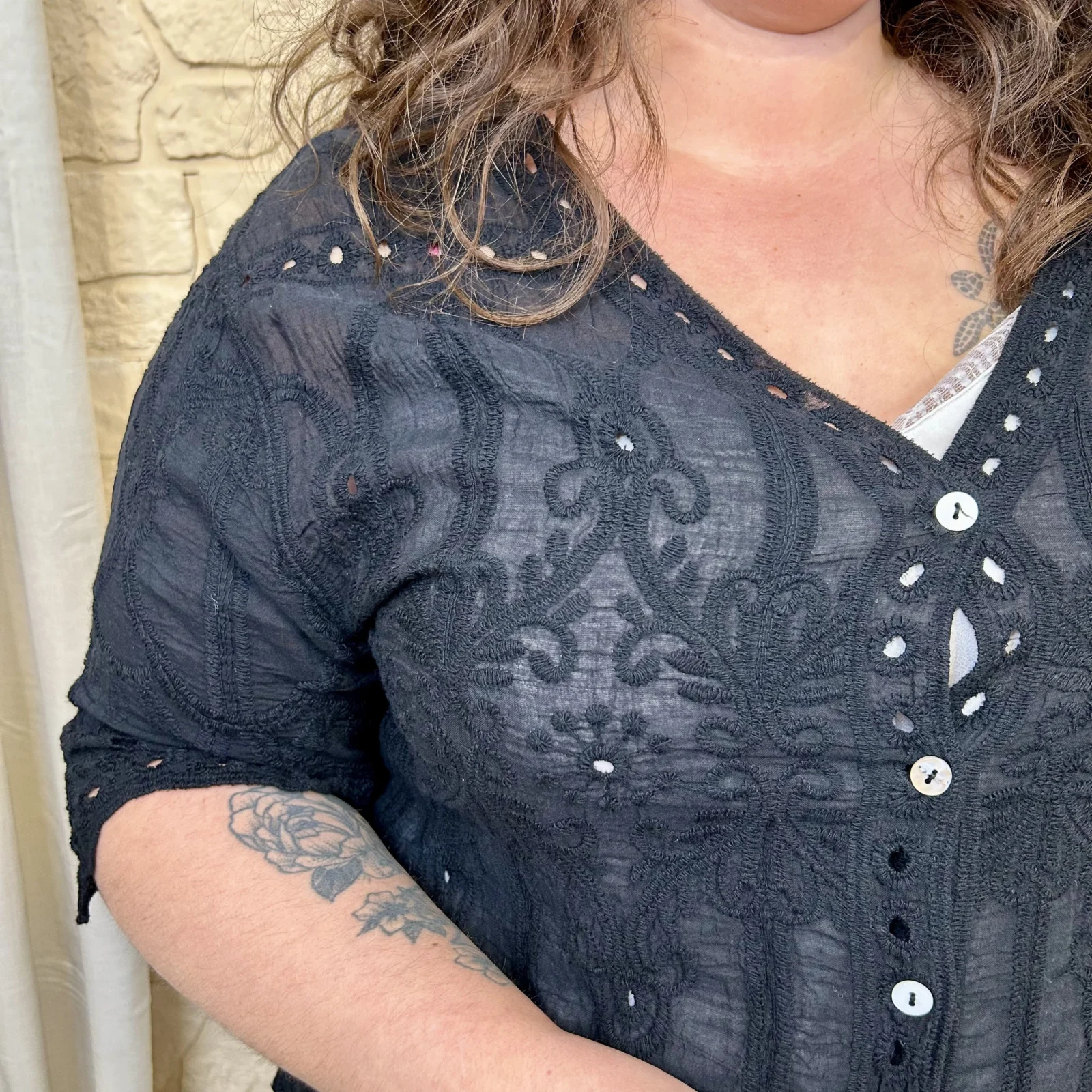 J707 - Chemise broderies (T44-T52) - noir - taille-unique-grande-taille