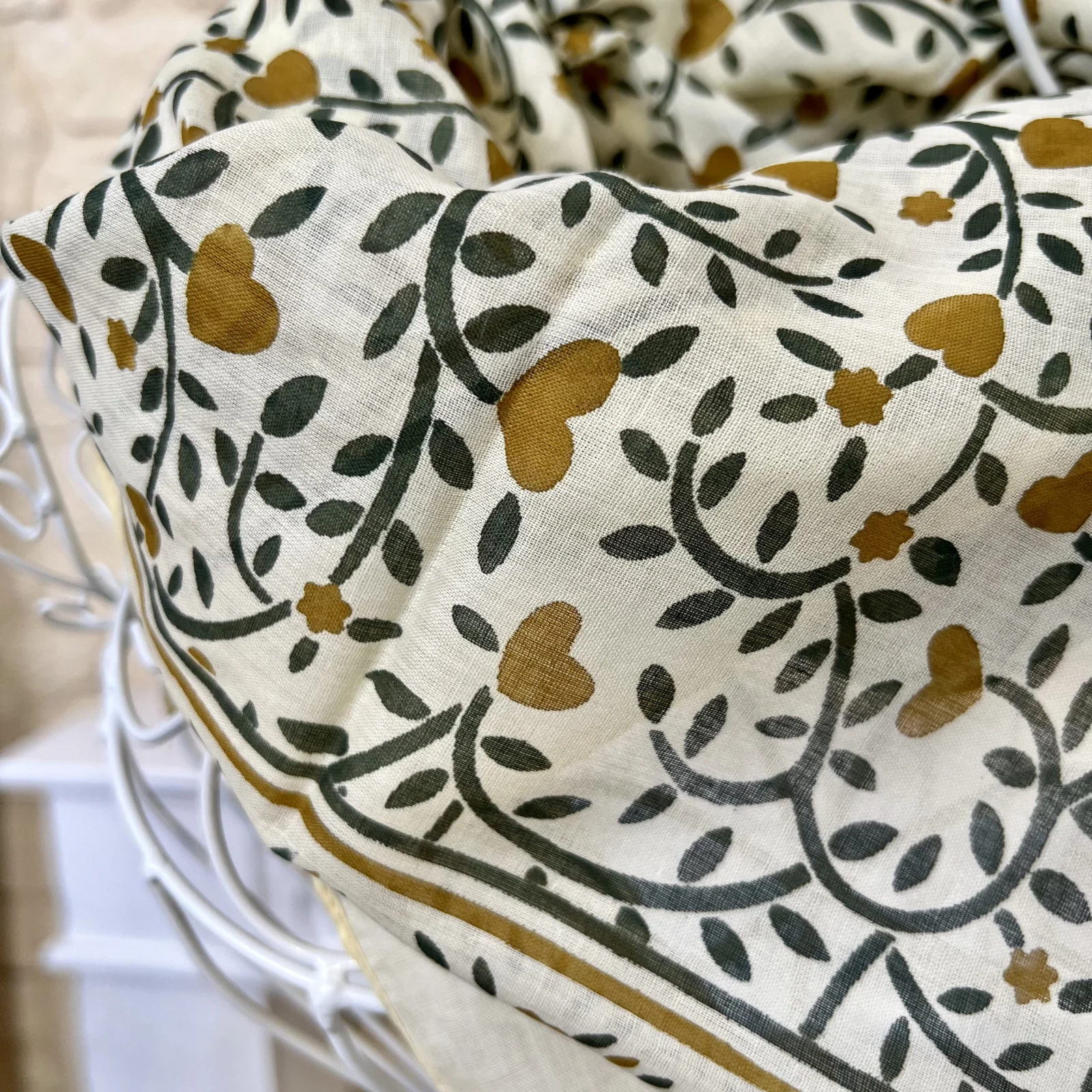 Y450 - Foulard feuillage & cœurs