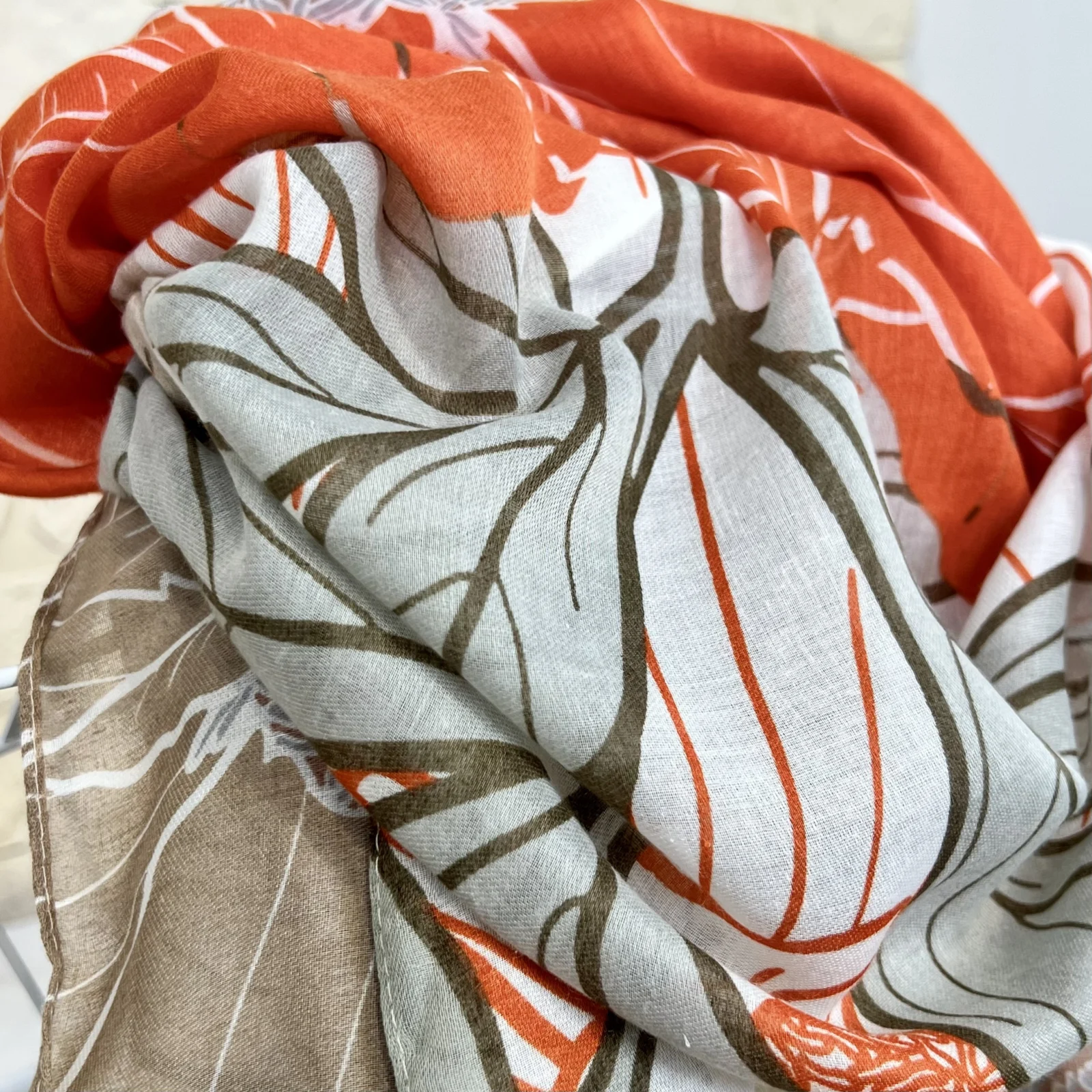 Y456 - Foulard pivoines - orange - sans-taille