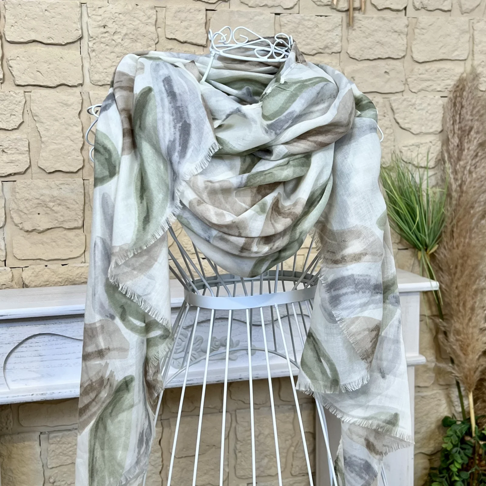 Y457 - Foulard pétales - beige - sans-taille