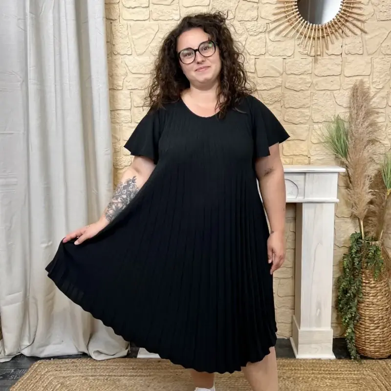 J624 - Robe longue plissée - noir - taille-unique-grande-taille