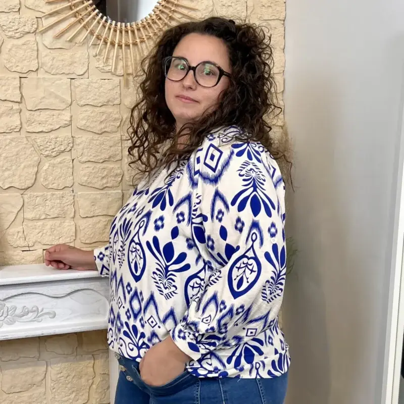 J597 - Blouse imprimée - bleu-royal - 52