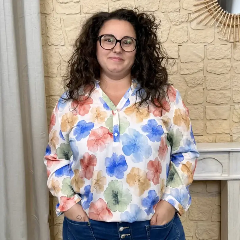 J591 - Blouse fluide fleurie - bleu-ciel - 52