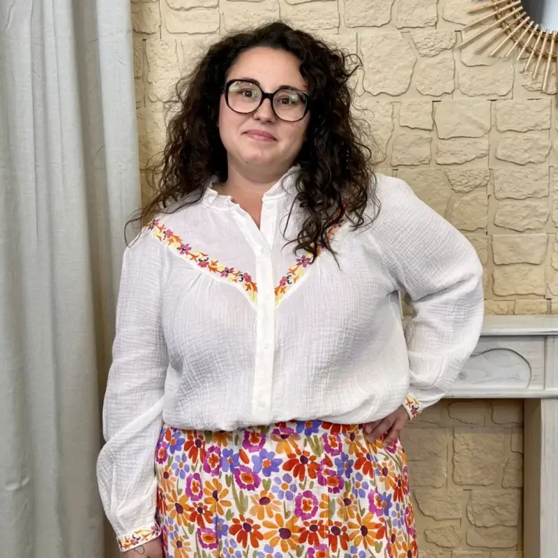 J572 - Blouse brodée - blanc - 48