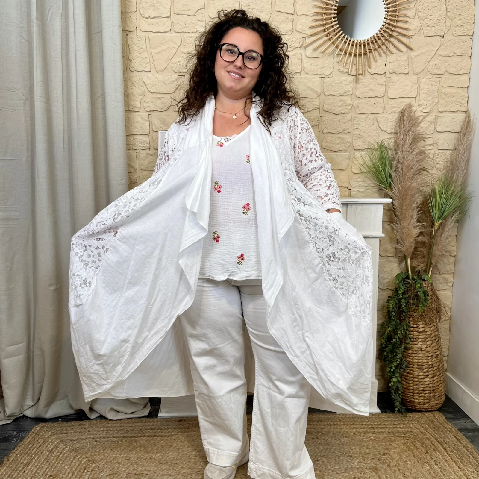 Veste légère en dentelle - blanc - taille-unique-grande-taille