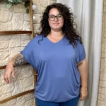 T-shirt femme fluide col V « Jolies Formes » - bleu-jeans - taille-unique-grande-taille