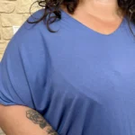 T-shirt femme fluide col V « Jolies Formes » - bleu-jeans - taille-unique-grande-taille