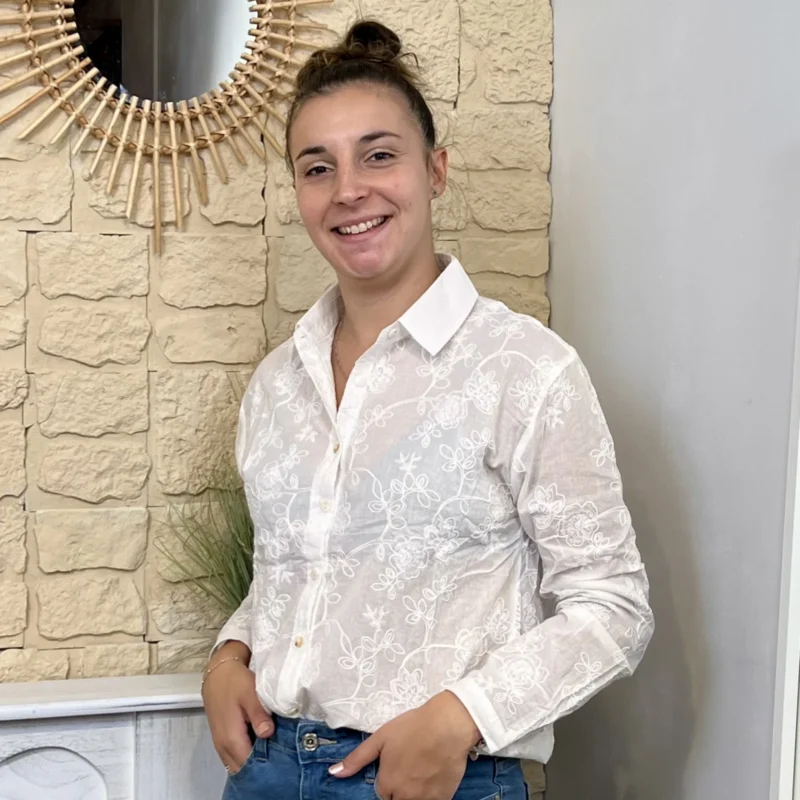 Chemise blanche broderies florales