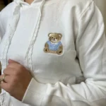 Pull à capuche ourson brodé (TU) - ecru - taille-unique