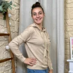 Pull femme à capuche teckel brodé VERSION FÉMININ - taupe - taille-unique