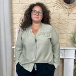 Chemise unie boutonnée col volanté - vert-celadon - 48