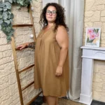 Robe femme sans manches col V à clous "Jolies Formes" - camel - taille-unique-grande-taille