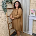 Robe longue femme fluide à clous « Jolies Formes » - camel - taille-unique-grande-taille