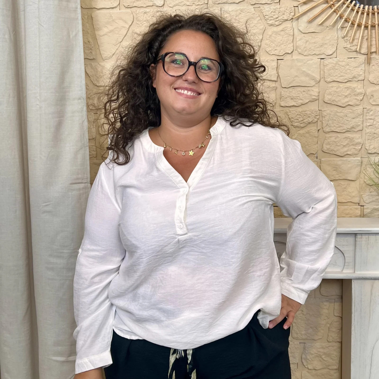 Blouse unie col V boutonné