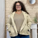 Veste courte à capuche esprit trench femme – Jolies Formes