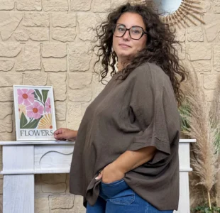 Tunique femme fluide à clous dorés « Jolies Formes » - marron - taille-unique-grande-taille