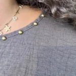 Tunique femme fluide à clous dorés « Jolies Formes » - marron - taille-unique-grande-taille